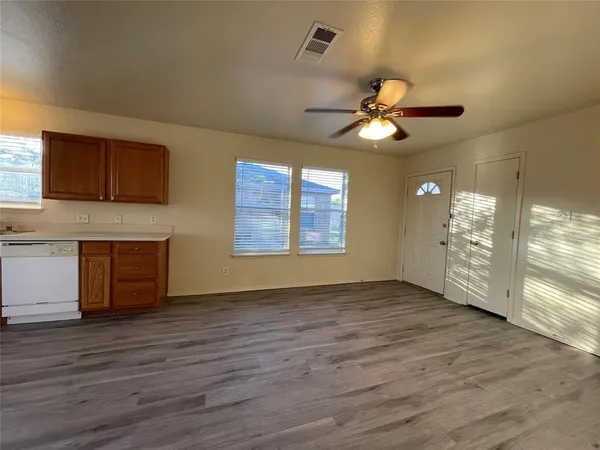 $1,375 | 121 Cambridge Drive, Unit 3, Saginaw, TX 76179