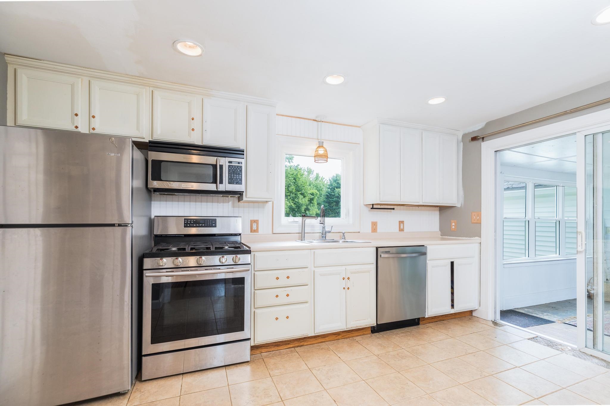 19 Winnicutt Road Stratham, NH 03885 - Photo 17 of 35 Gallery Image 17