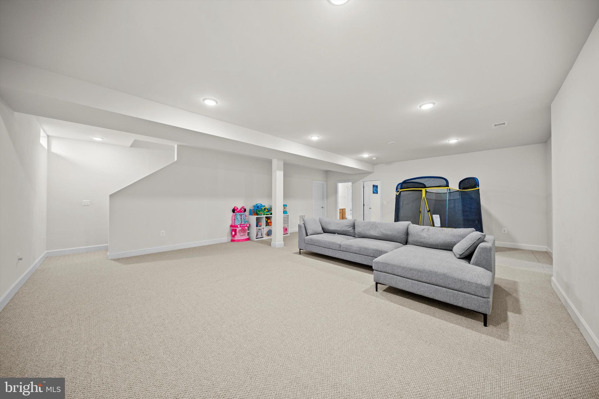 8690 Belle Grove Way Manassas, VA 20110 - Photo 36 of 55 a living room with furniture and kitchen view