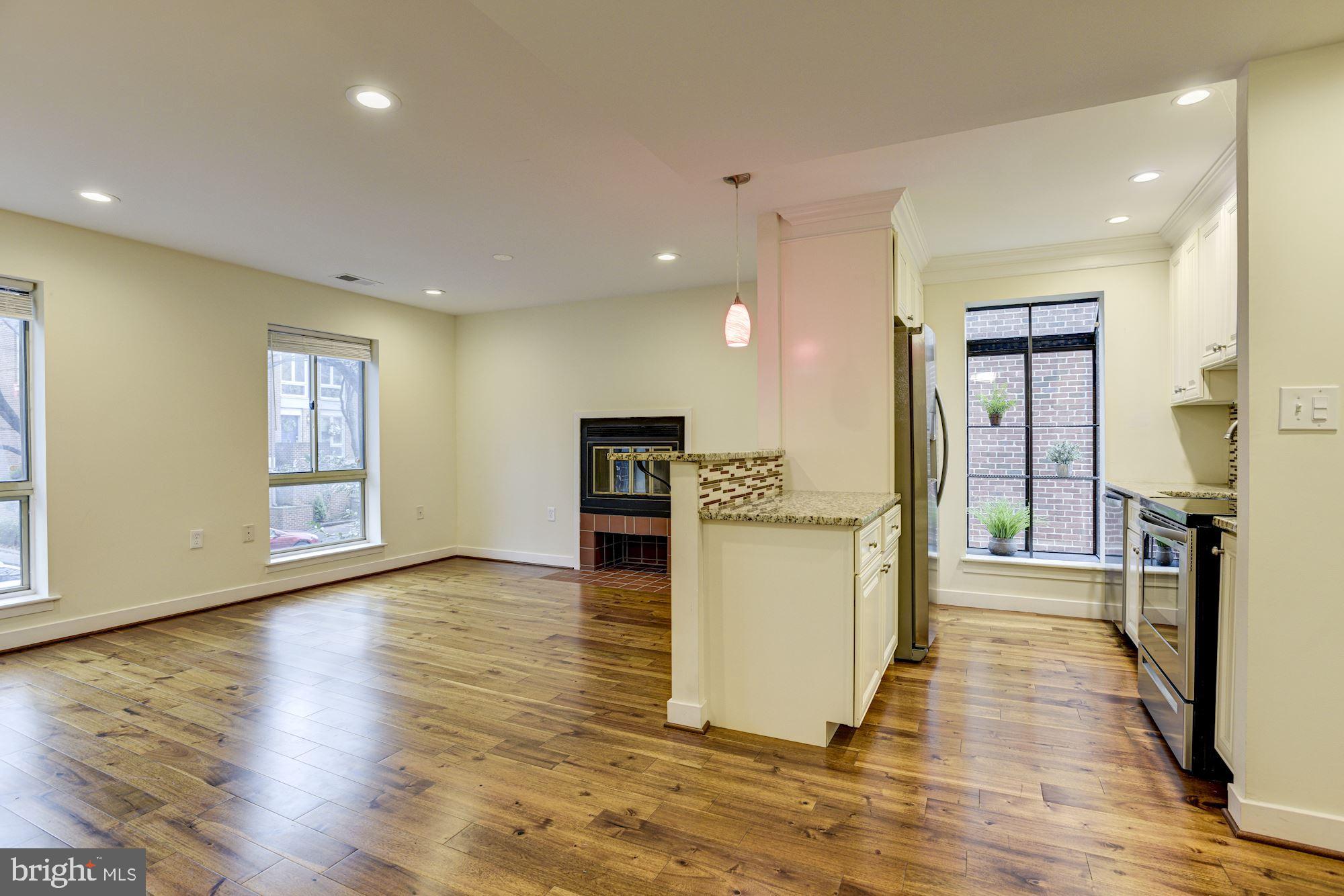 10 West Lee Street, Unit R71 Baltimore, MD 21201 - Photo 8 of 28 Dining Area