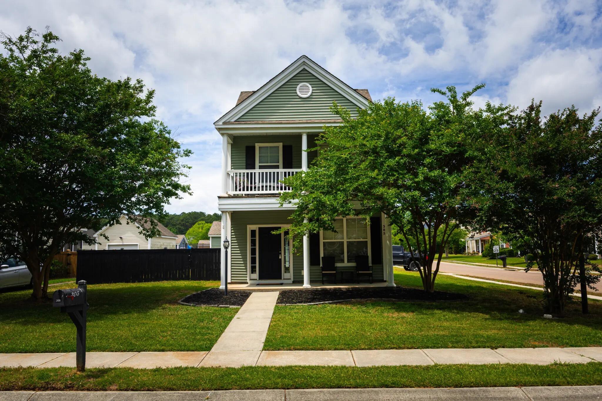 305 Harriswood Lane Moncks Corner, SC 29461 - Photo 1 of 26 3G4A7437_fachada
