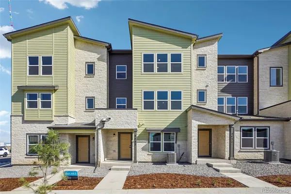 $399,900 | 5423 North Eaton Pk Way, Aurora, CO 80019