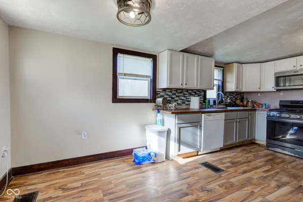 $285,000 | 215 North Lincoln Street, Galveston, IN 46932