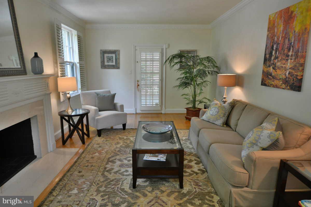 3239 Rittenhouse Street Northwest Washington, DC 20015 - Photo 4 of 30 Living Room