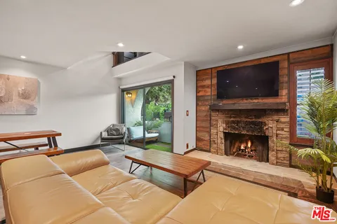 $649,000 | 10926 Bluffside Drive, Unit 3, Studio City, CA 91604