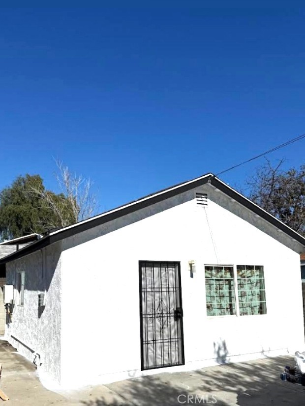 a house view with a outdoor space