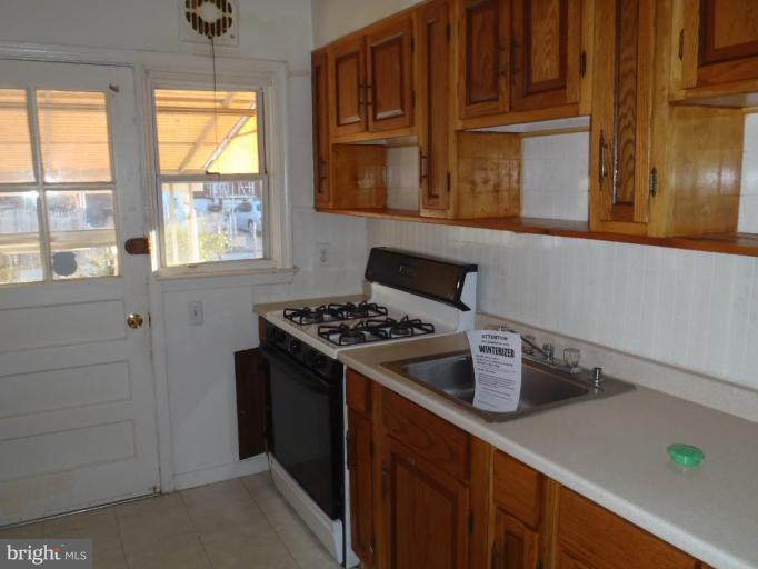 225 Riverthorn Road Middle River, MD 21220 - Photo 12 of 18 Kitchen