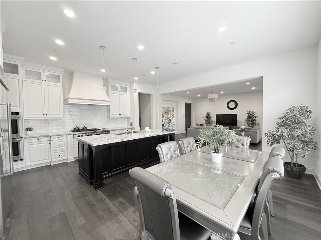 18 Meadow Place Tustin, CA 92782 - Photo 3 of 4 a large kitchen with a table and chairs
