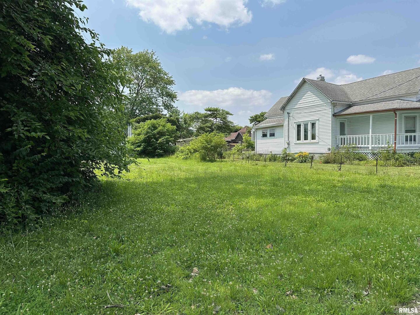703 North Victor Street Christopher, IL 62822 - Photo 2 of 4 a house view with a garden space
