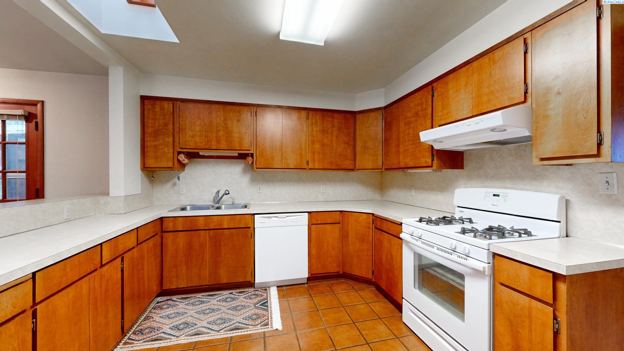 1835 Northeast Valley Road Pullman, WA 99163 - Photo 10 of 25 Gallery Image 10