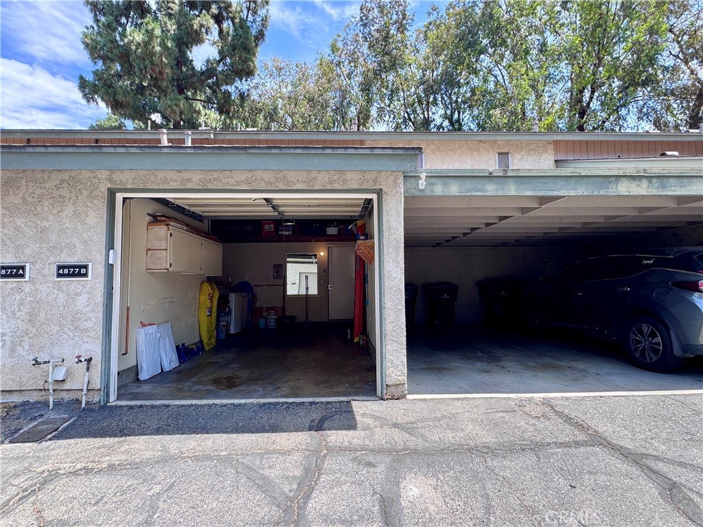 4877 Jackson Street, Unit B Riverside, CA 92503 - Photo 23 of 33 Attached Garage & Carport