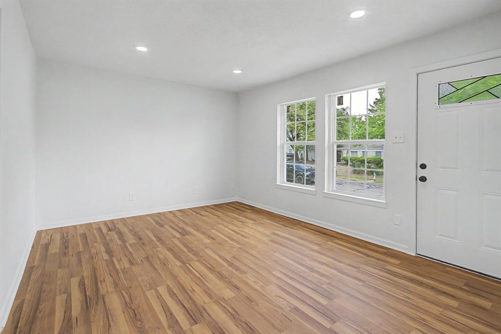 122 West 11th Street Irving, TX 75060 - Photo 3 of 29