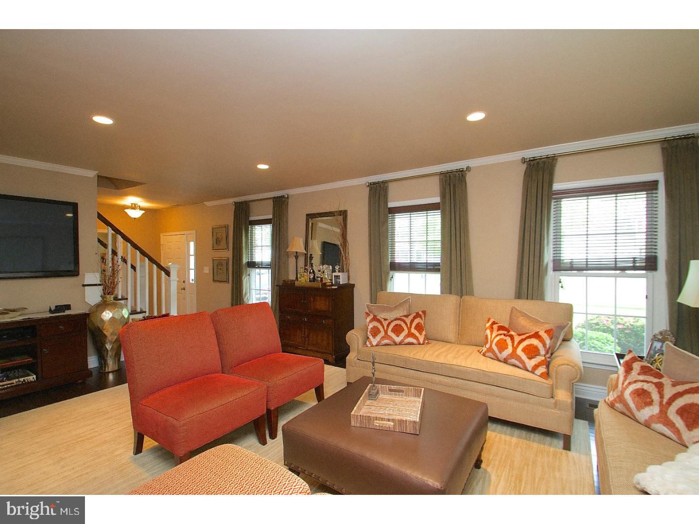 325 Newgate Road Langhorne, PA 19047 - Photo 3 of 23 Living Room