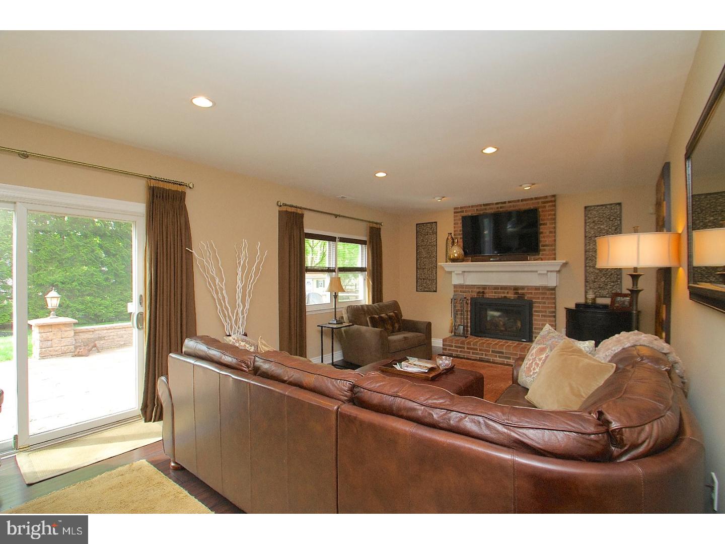 325 Newgate Road Langhorne, PA 19047 - Photo 5 of 23 Family Room