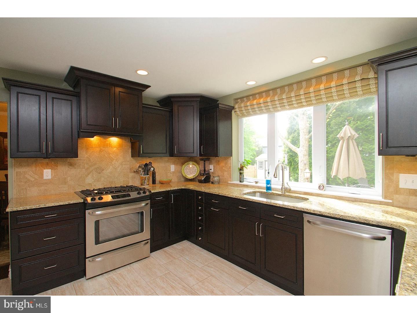 325 Newgate Road Langhorne, PA 19047 - Photo 7 of 23 Kitchen