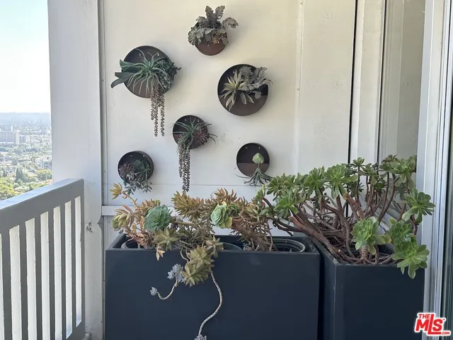 $860,000 | 999 North Doheny Drive, Unit 1005, West Hollywood, CA 90069