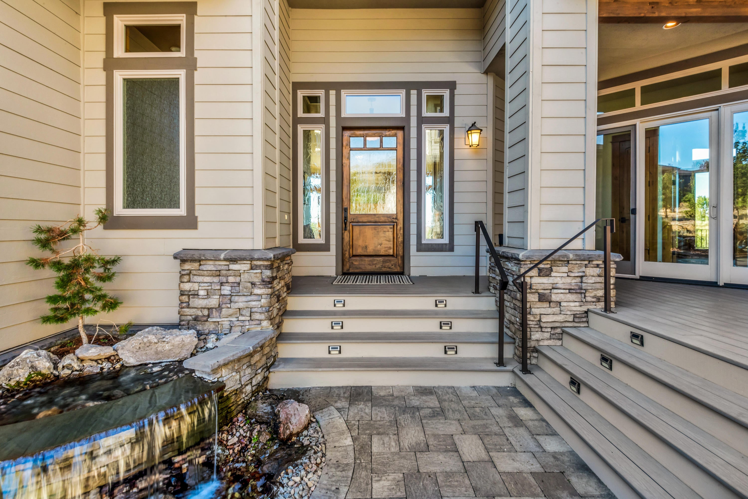 1133 Highland View Loop Redmond, OR 97756 - Photo 7 of 59 Front entry