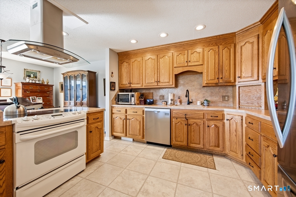 12 Spindle Hill Road, Unit 6H Wolcott, CT 06716 - Photo 4 of 25