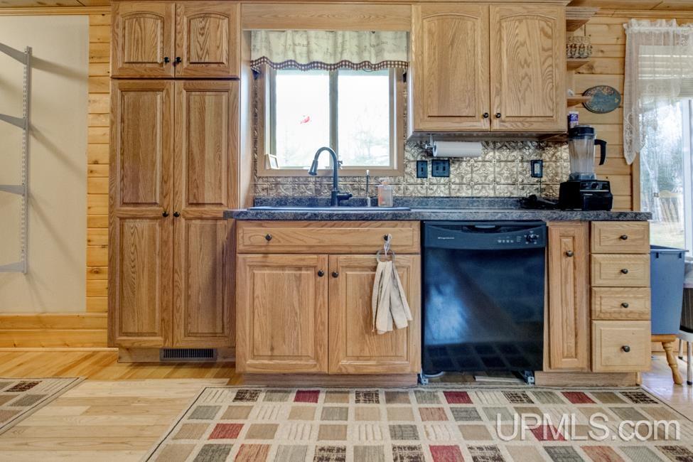 14281 Evergreen Road Rock, MI 49880 - Photo 5 of 78