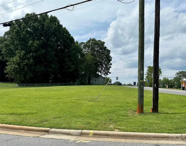 $84,500 | 158 Lenoir Rhyne Boulevard Southeast, Hickory, NC 28602