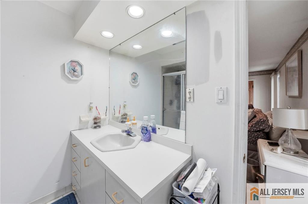 121 West Hill Road Colonia, NJ 07067 - Photo 18 of 41