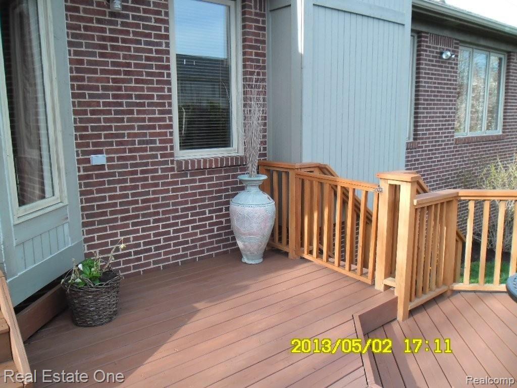 1574 Nadine Rochester, MI 48307 - Photo 5 of 19 Deck restained