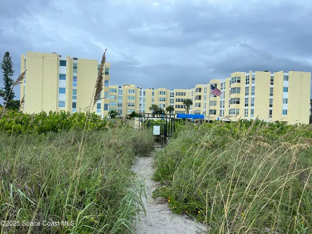 $2,300 | 4700 Ocean Beach Boulevard, Unit 410, Cocoa Beach, FL 32931