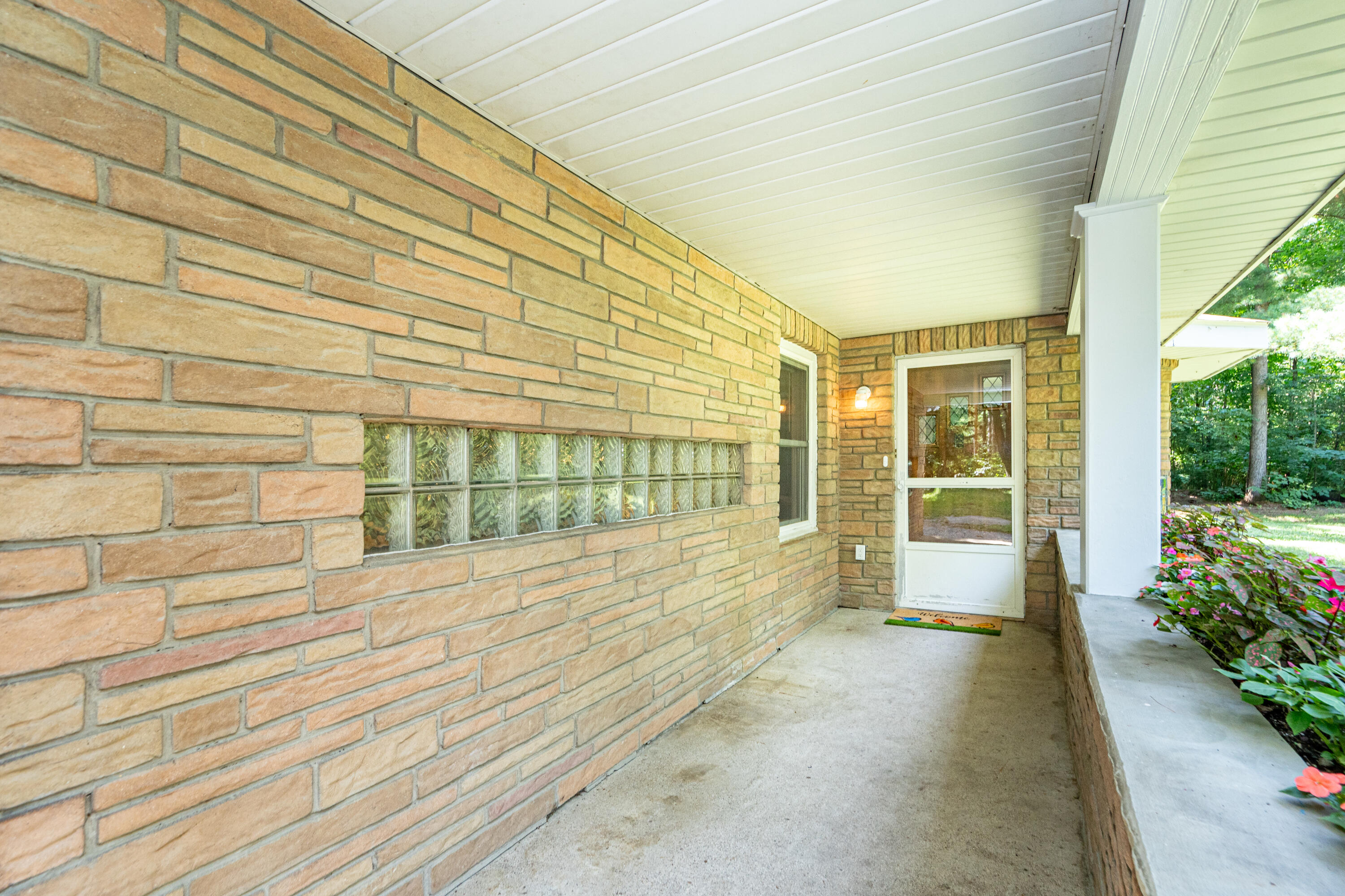 10390 Rawsonville Road Belleville, MI 48111 - Photo 3 of 54 020_42