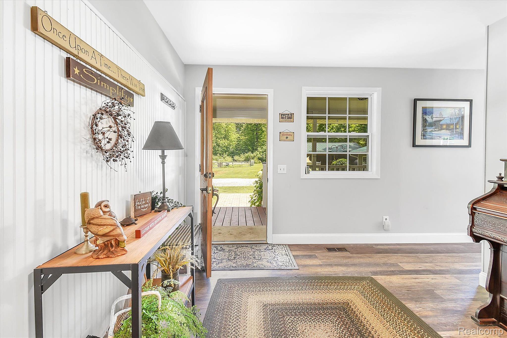 485 West Gordonville Road Midland, MI 48640 - Photo 3 of 27 Gallery Image 3
