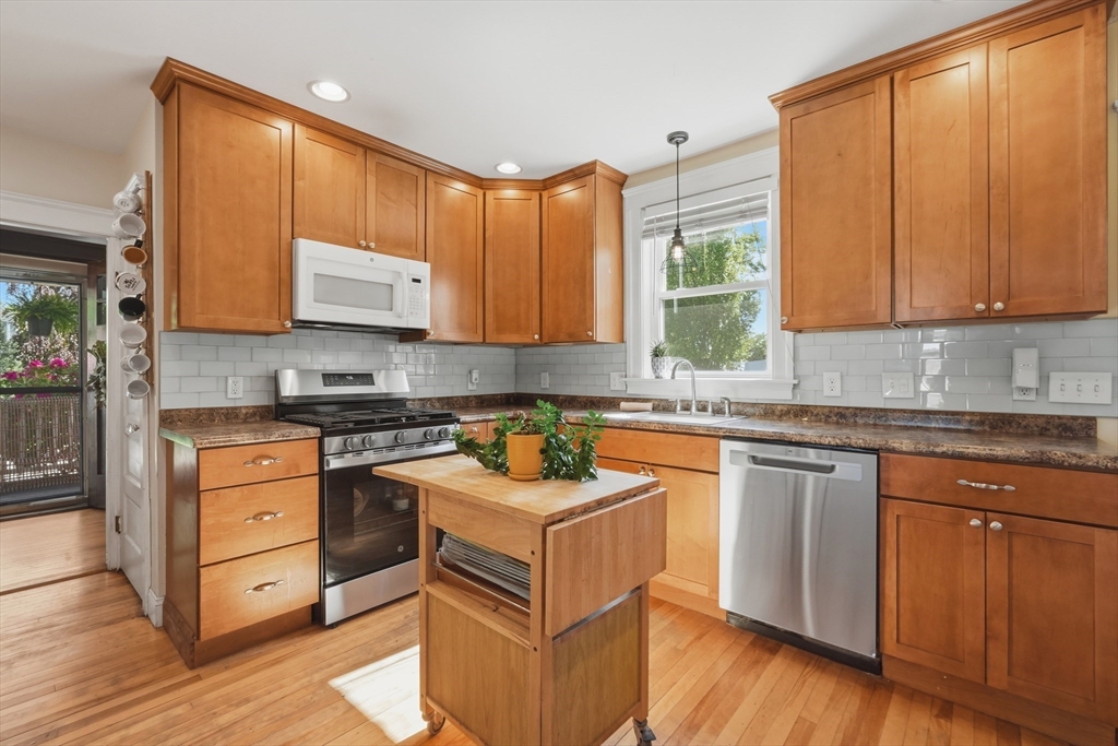 22 Merrill Road Worcester, MA 01606 - Photo 9 of 40