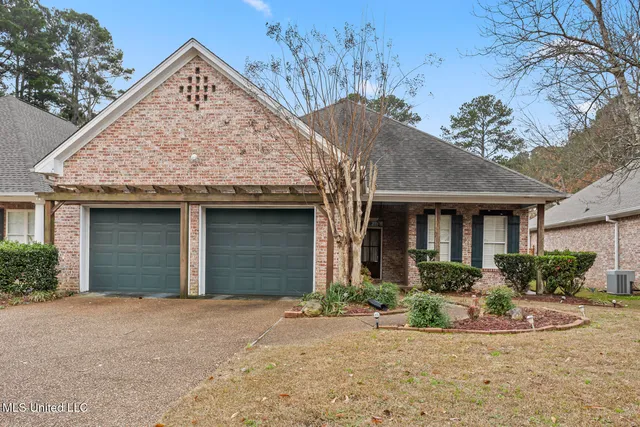 $395,000 | 231 Garden Street, Ridgeland, MS 39157