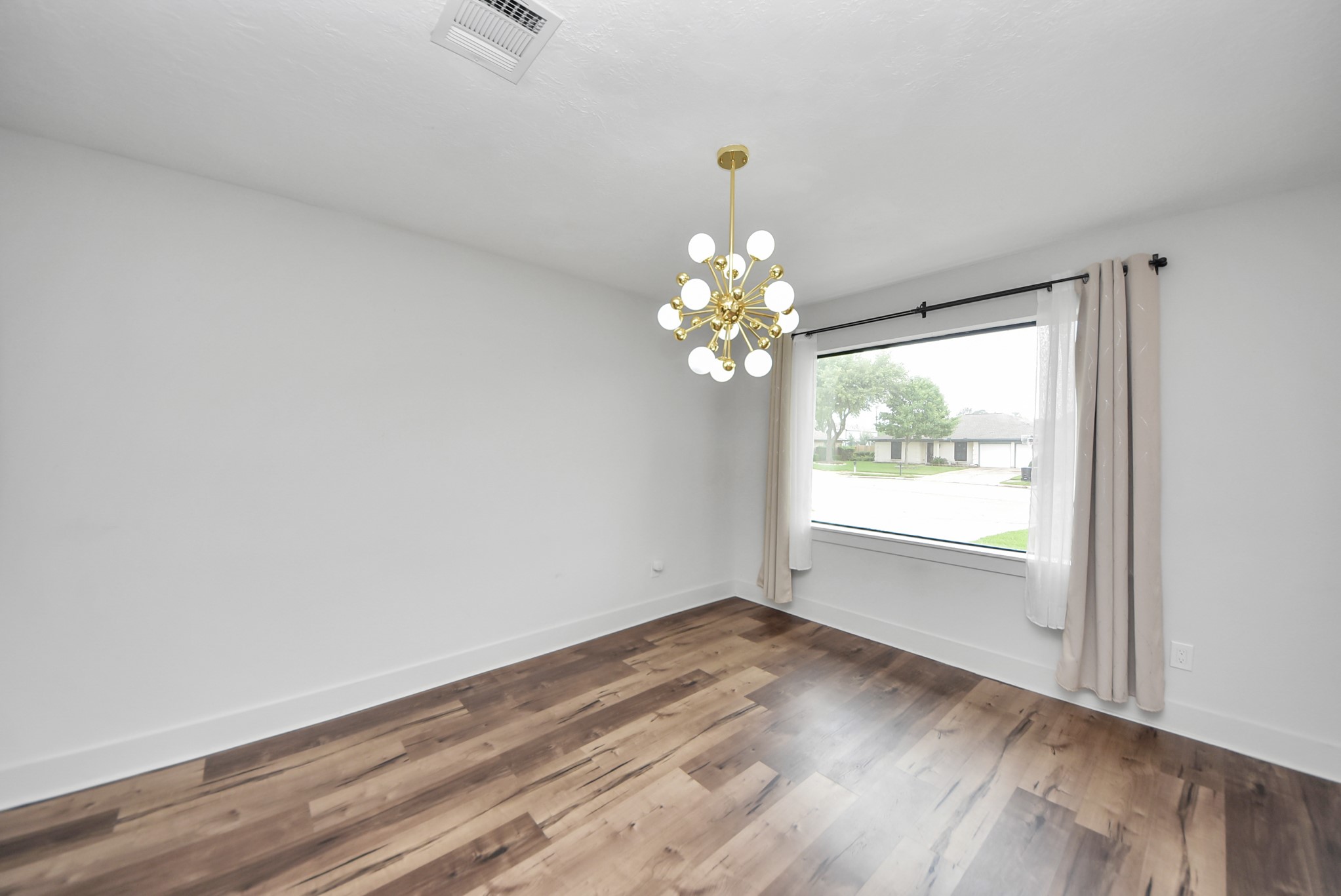 9731 Clanton Street Houston, TX 77080 - Photo 16 of 41 Formal Dining/Den