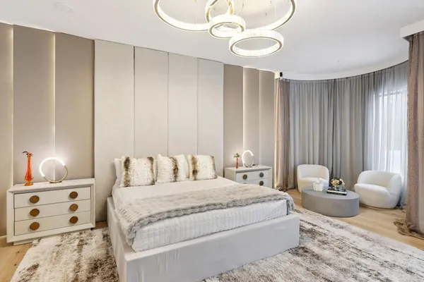 a en suite bathroom with a sink and a mirror