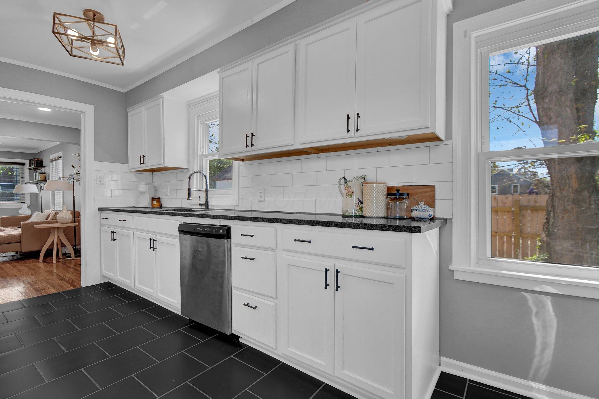 773 South Chesterfield Road Columbus, OH 43209 - Photo 8 of 29 11-web-or-mls-773-s-chesterfield-rd