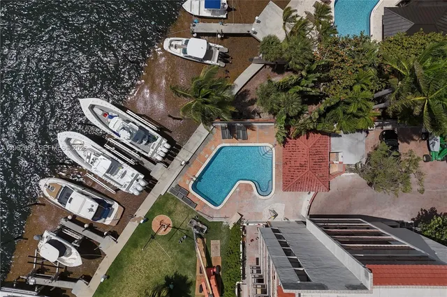 $5,000 | 1632 South Bayshore Court, Unit 302, Miami, FL 33133