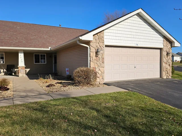 $329,900 | 75 Crown Pointe Curve, Hudson, WI 54016
