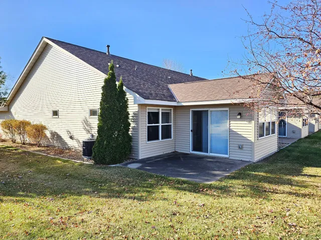 $329,900 | 75 Crown Pointe Curve, Hudson, WI 54016