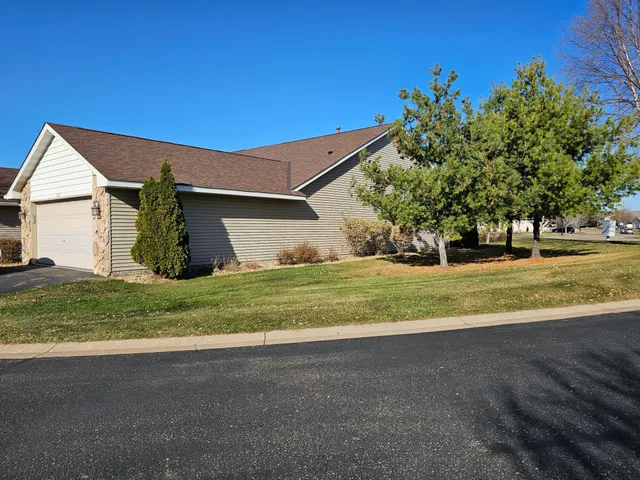 $329,900 | 75 Crown Pointe Curve, Hudson, WI 54016
