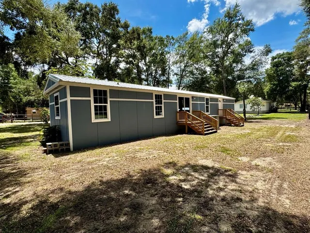 a view of backyard with a garden and trees