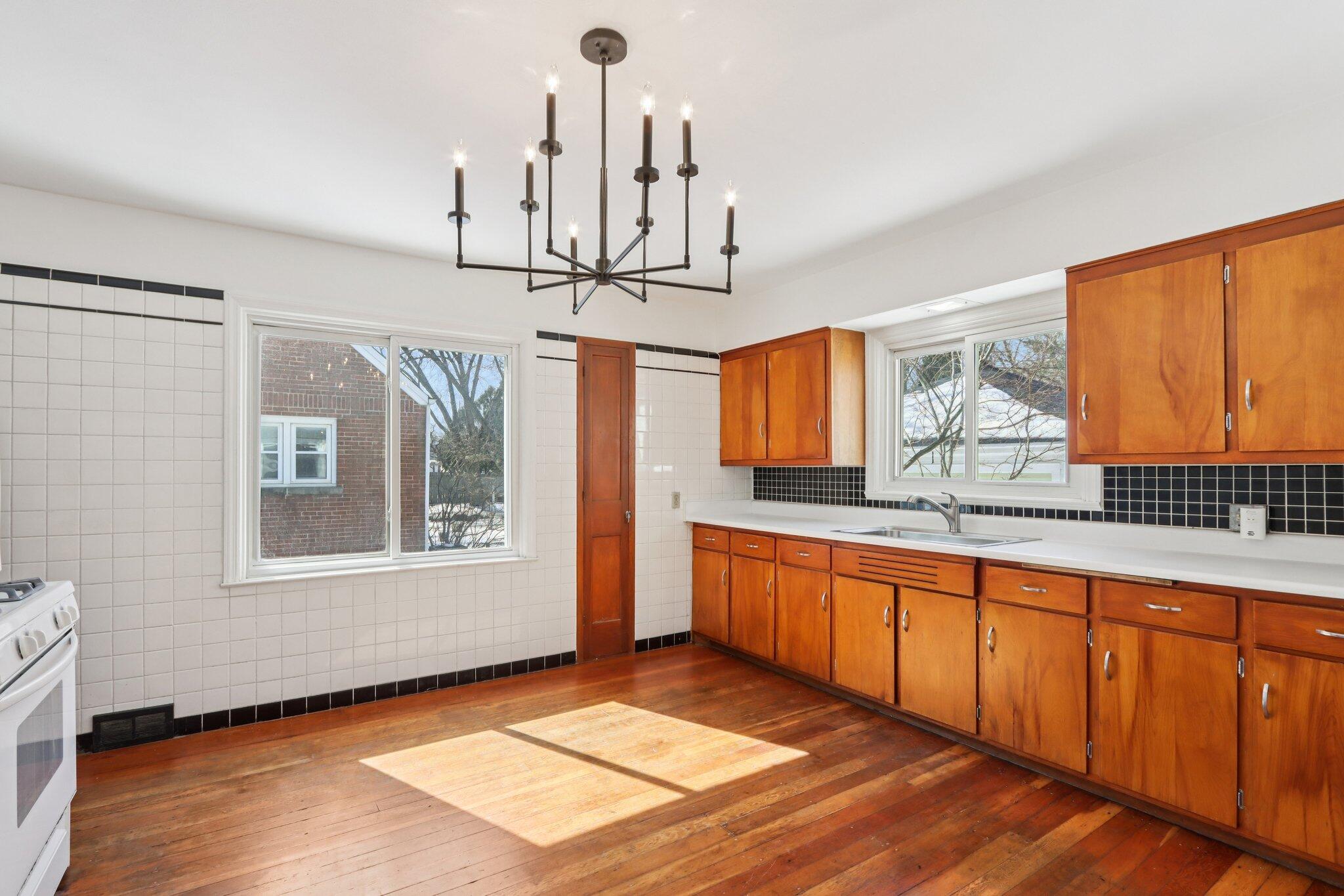 311 North 66th Street Milwaukee, WI 53213 - Photo 4 of 36 18-web-or-mls-N 66th St-S2003-018