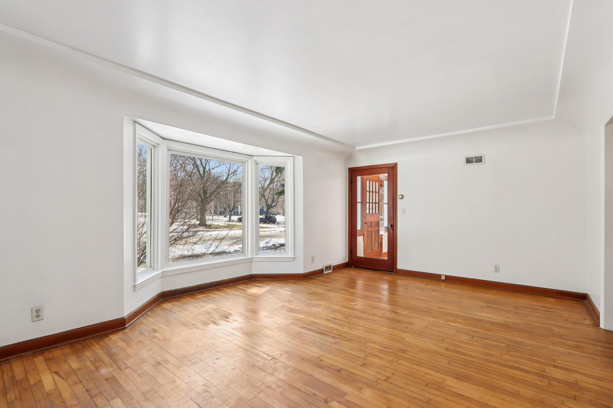 311 North 66th Street Milwaukee, WI 53213 - Photo 5 of 36 16-web-or-mls-N 66th St-S2003-016