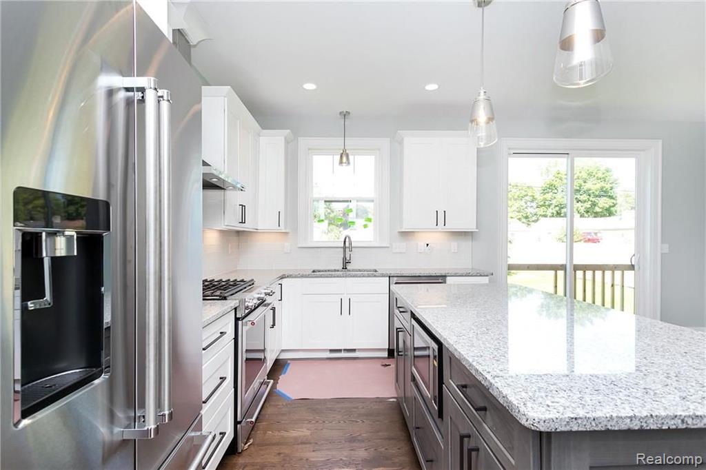 4102 Devon Road Royal Oak, MI 48073 - Photo 9 of 33