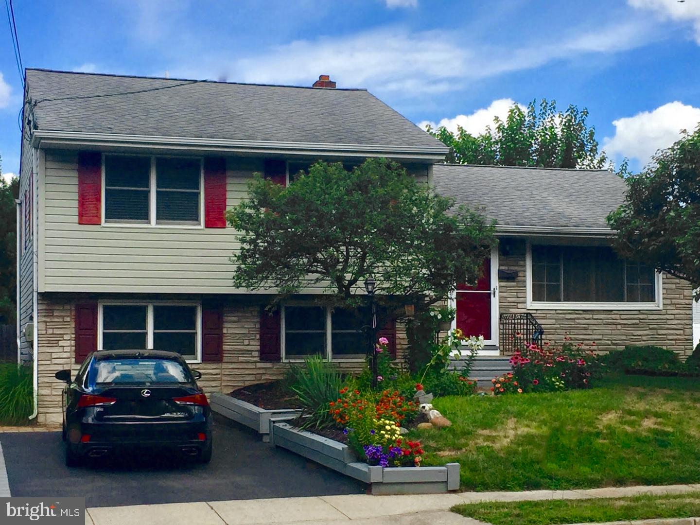 39 Valley View Road Hamilton, NJ 08620 - Photo 1 of 24 Gallery Image 1