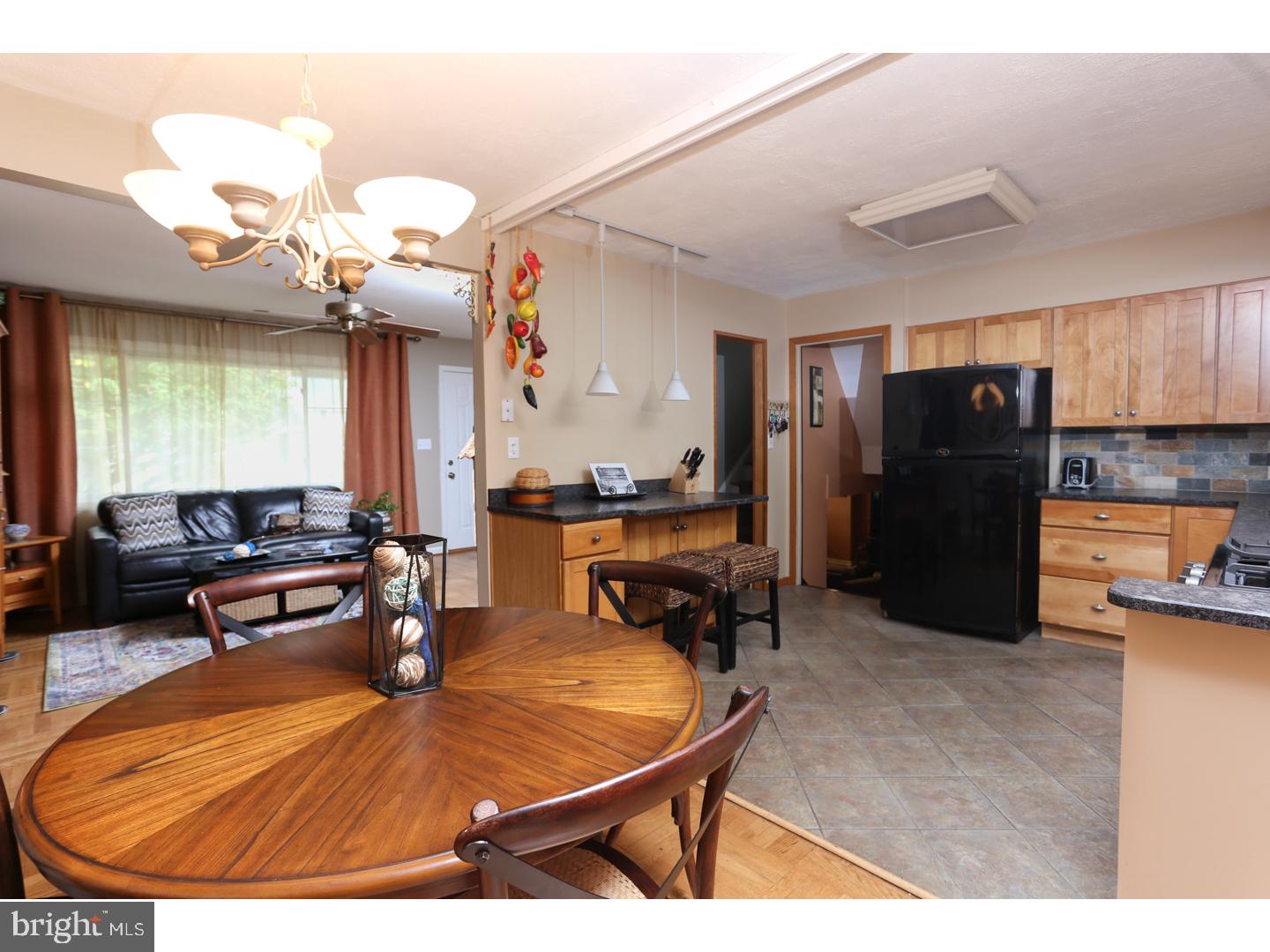 39 Valley View Road Hamilton, NJ 08620 - Photo 6 of 24 Gallery Image 6
