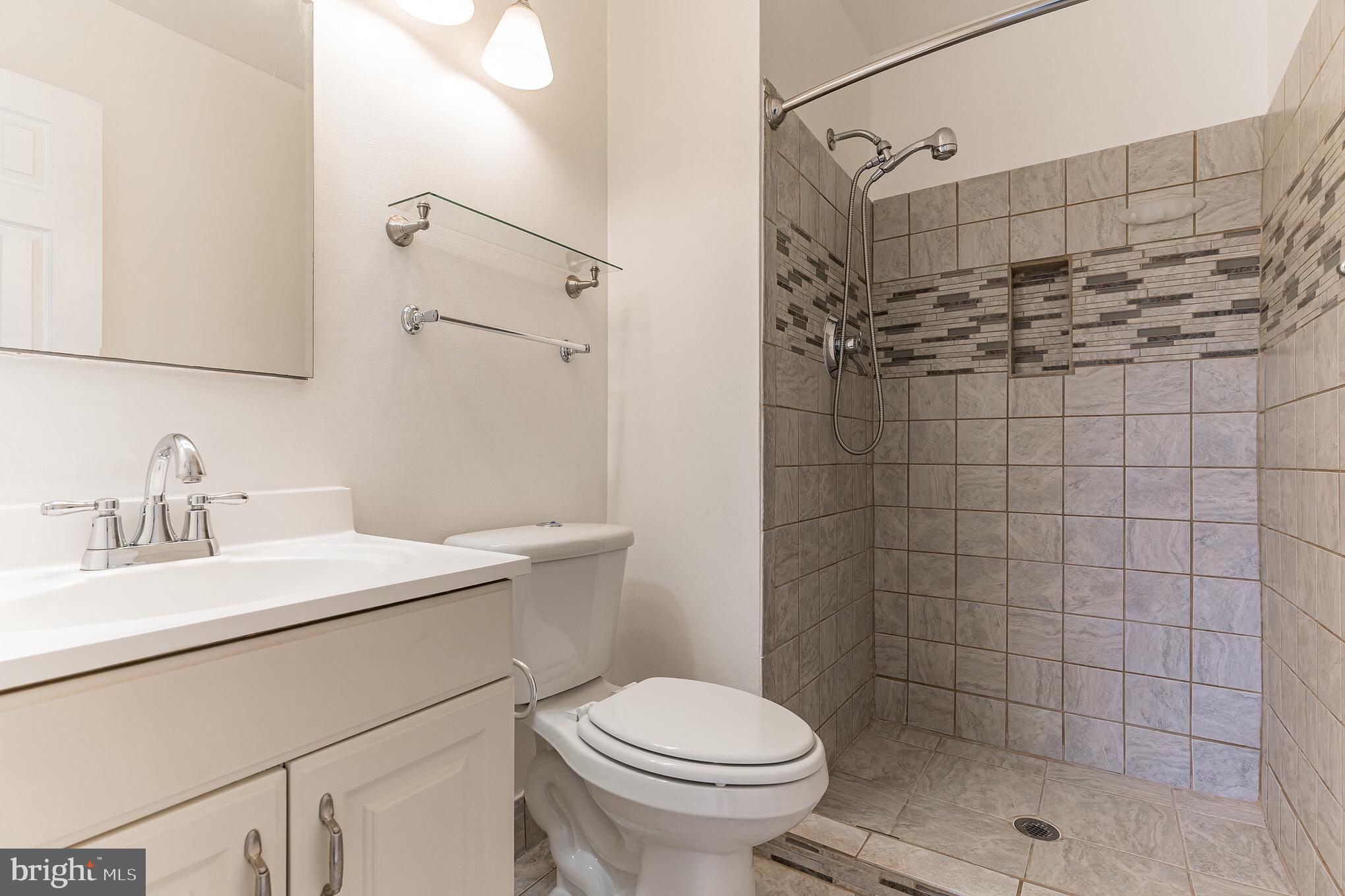 7031 Palamar Turn Lanham, MD 20706 - Photo 10 of 12 Primary Bathroom