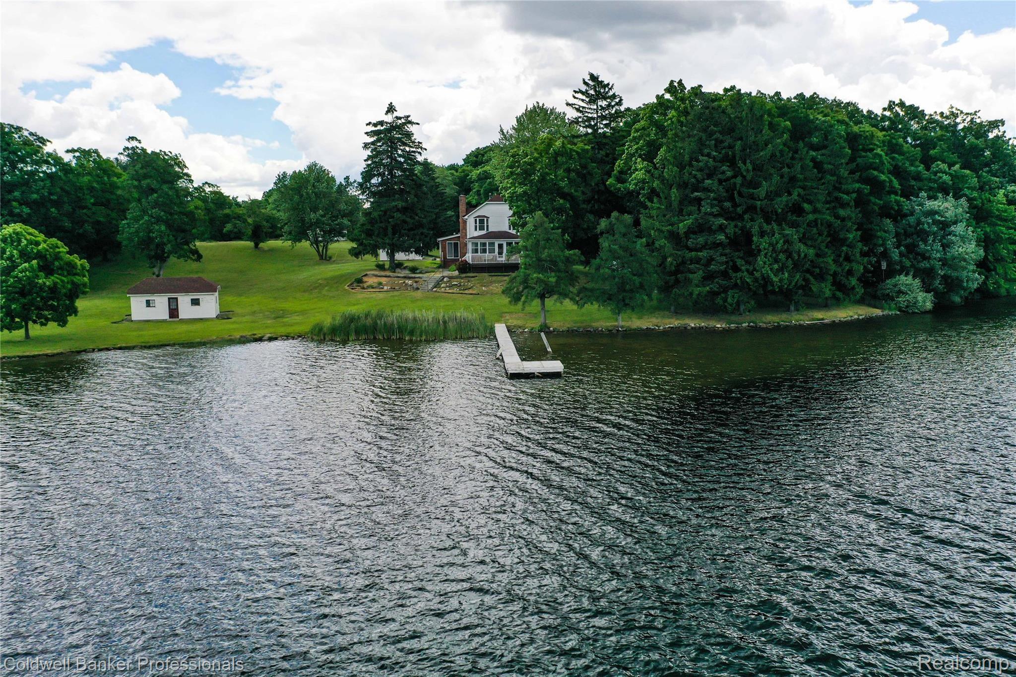 801 Maxfield Lake Road Brighton, MI 48114 - Photo 9 of 65 64-Aerial View XI.jpg