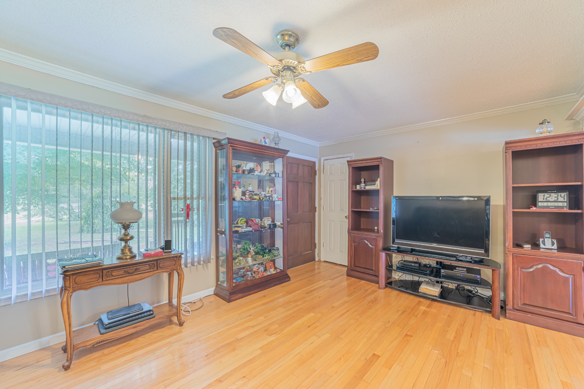 292 Laynes Cove Road Pelham, TN 37366 - Photo 13 of 43 a living room with furniture and a flat screen tv