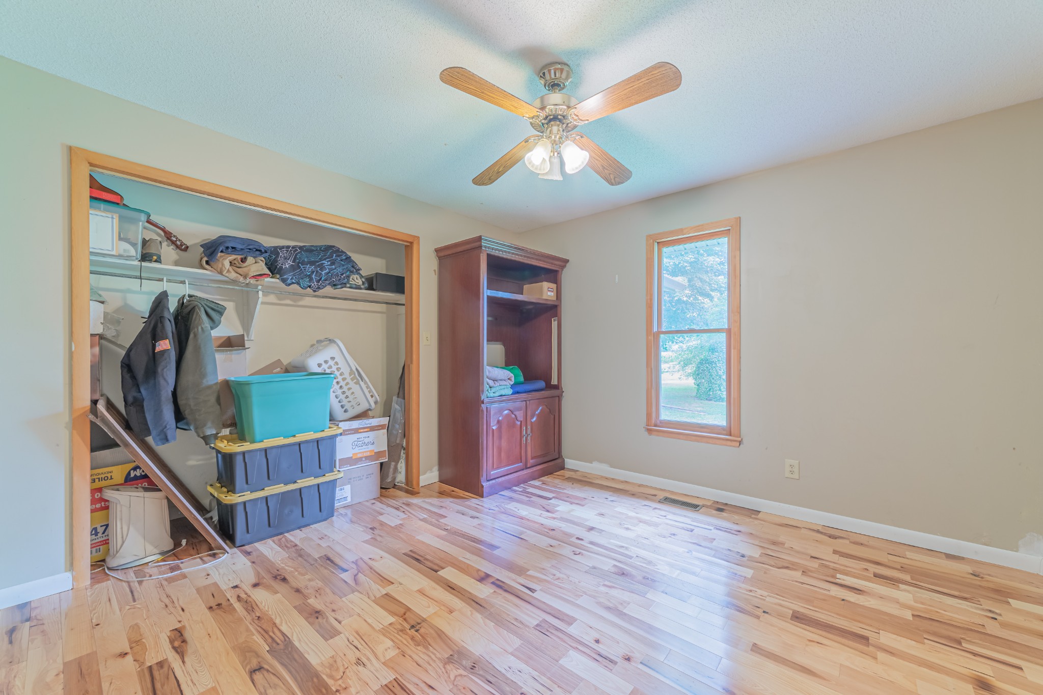 292 Laynes Cove Road Pelham, TN 37366 - Photo 25 of 43 a view of a livingroom with wooden floor and a ceiling fan