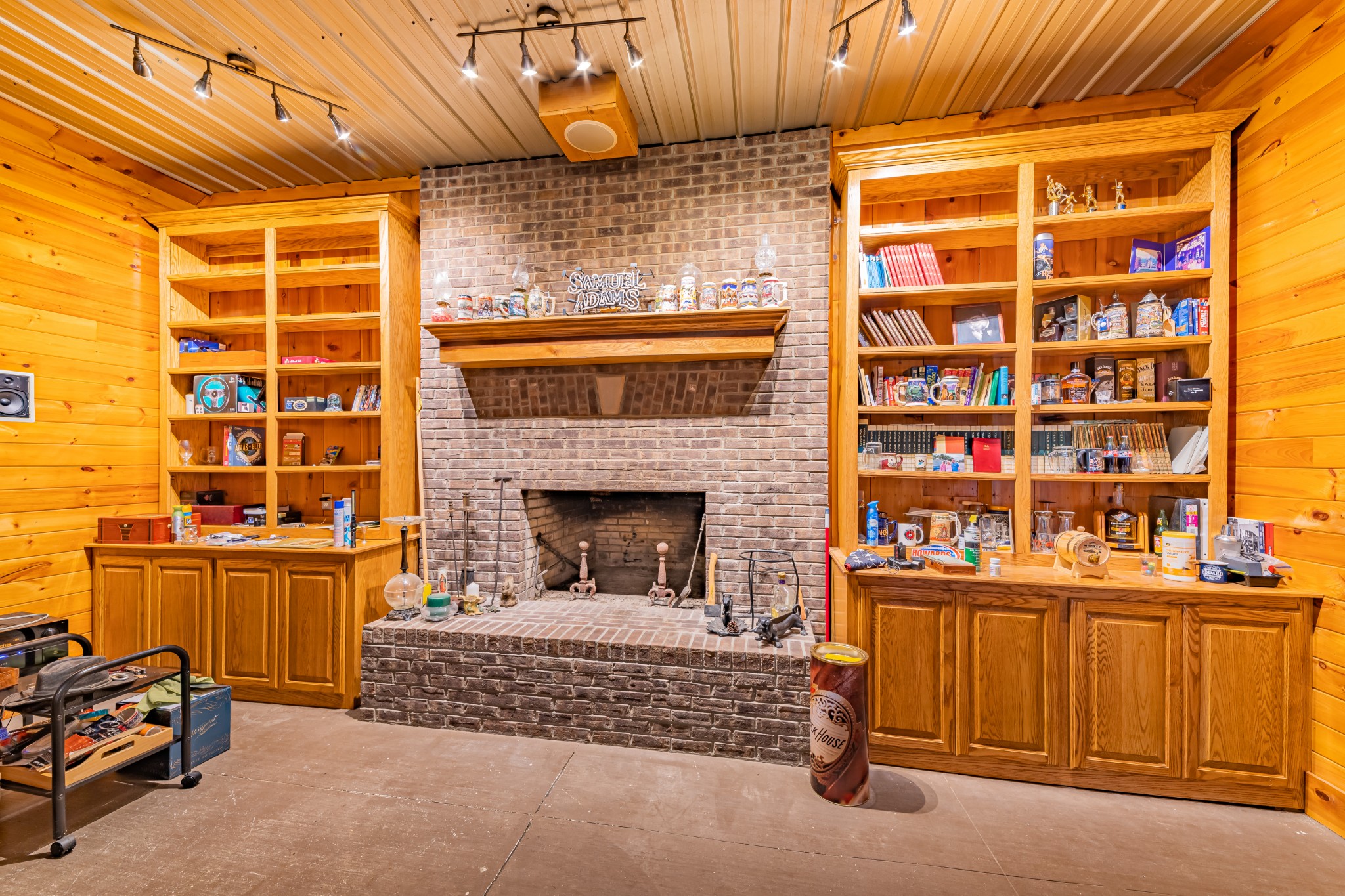 292 Laynes Cove Road Pelham, TN 37366 - Photo 39 of 43 a living room with furniture a fireplace and a book shelf