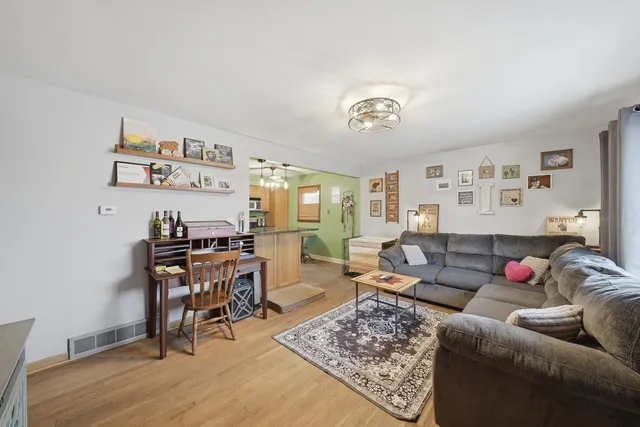 $199,900 | 7800 New Castle Avenue, Burbank, IL 60459